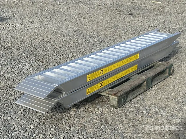 2025 6 Ton Aluminum Loading Ramps (Unused)