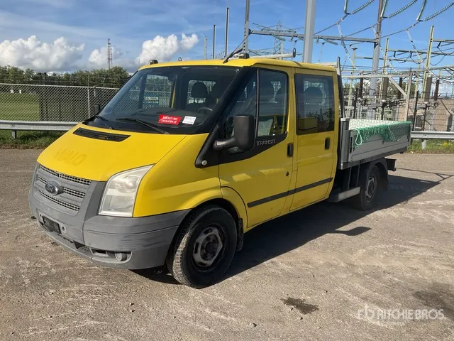 2014 Ford Transit 4x2 Crew Cab Flatbed Truck
