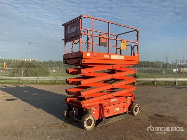 2015 JLG 2646ES Electric Scissor Lift