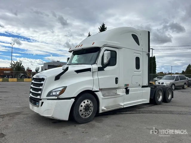 2018 Freightliner Cascadia 126 6x4 T/A Sleeper Truck Tractor