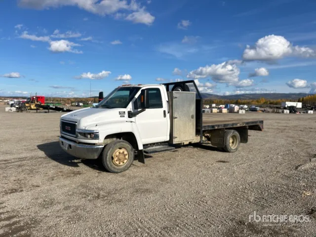 2006 GMC C4500 4x2 Flatbed Truck