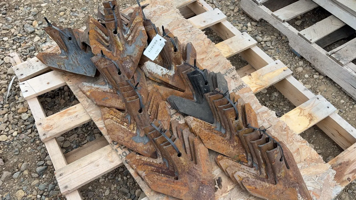 200 Series Bourgault Knock On Shovels