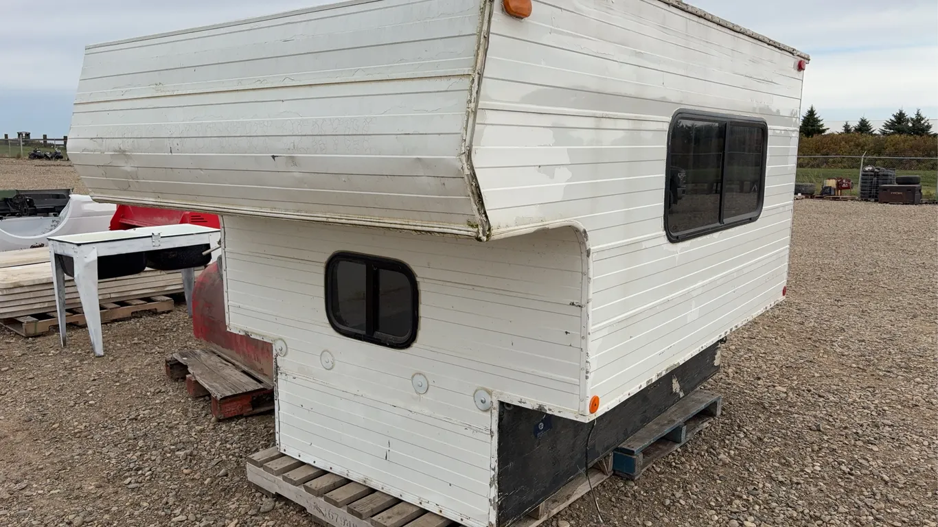 8' Truck Box Hunting/ Fishing Camper 8'