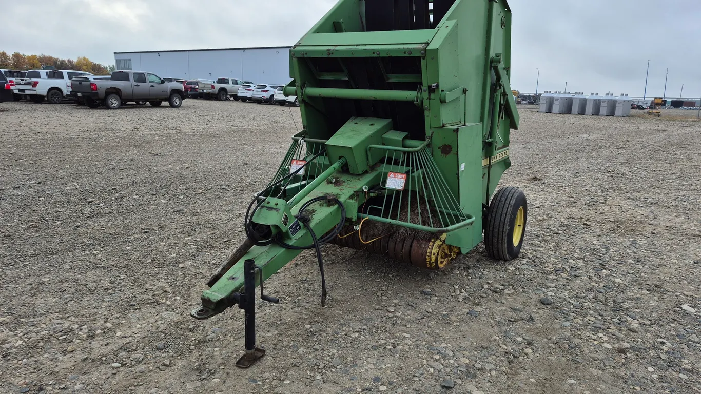 JOHN DEERE 410 ROUND BALER