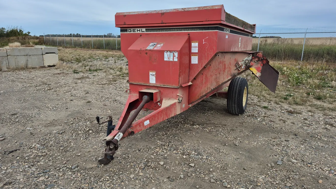 GEHL F7190 FEED WAGON