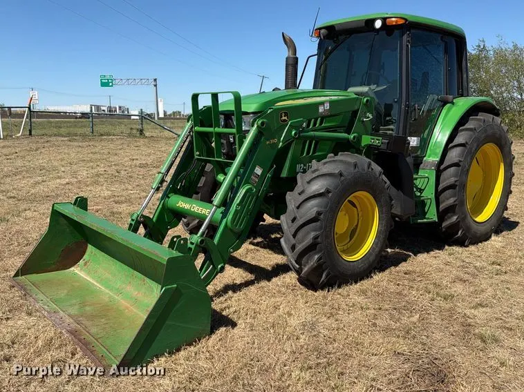 2015 John Deere 6125M MFWD tractor