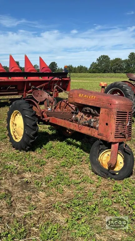 B.F. AVERY NARROW TRACTOR