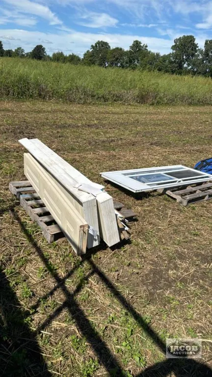 BUILDING MATERIAL LOT
