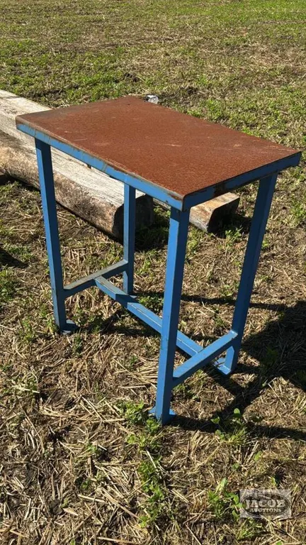 STEEL BENCH