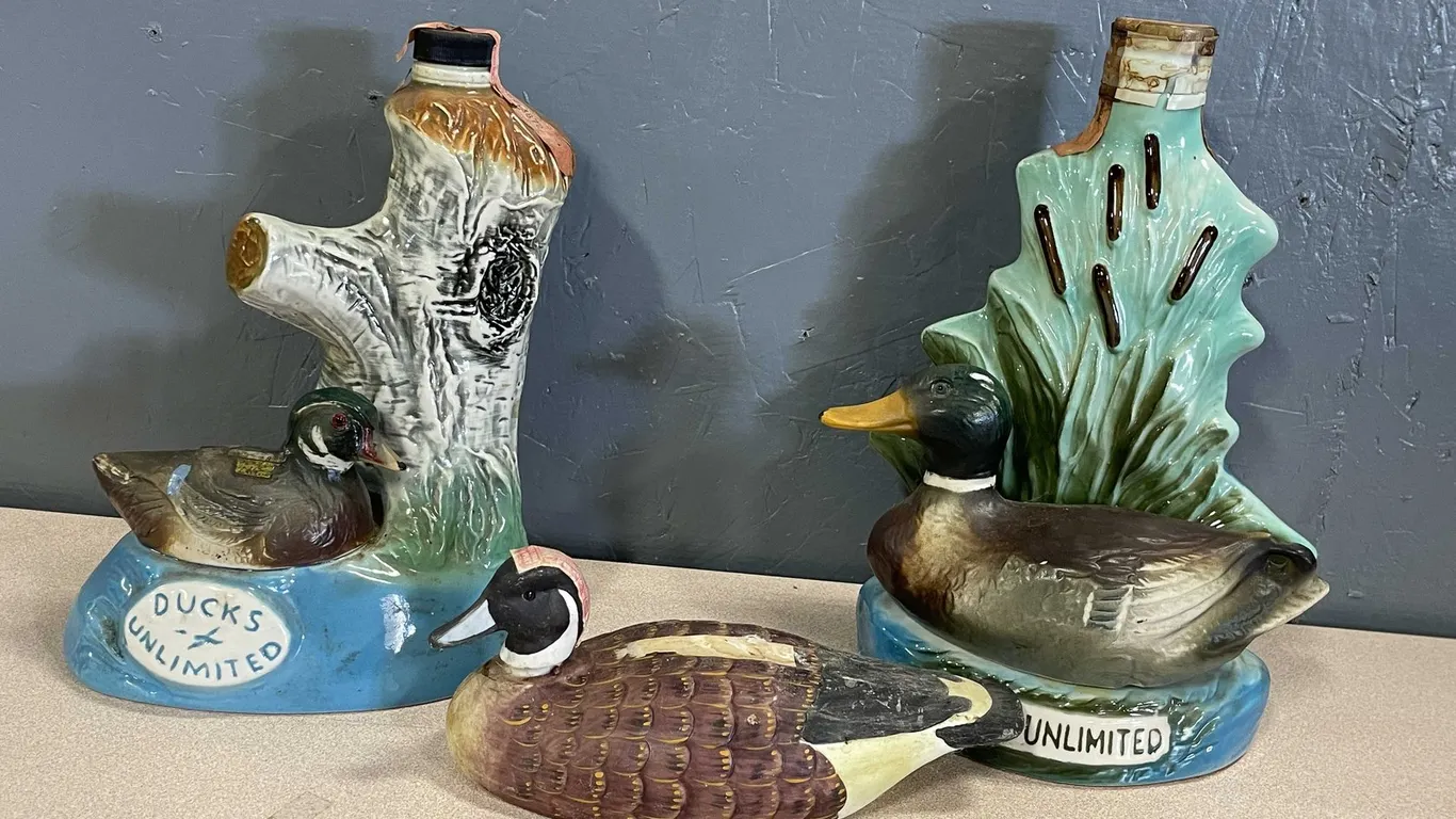 (2) Ducks Unlimited Decanters (T2)