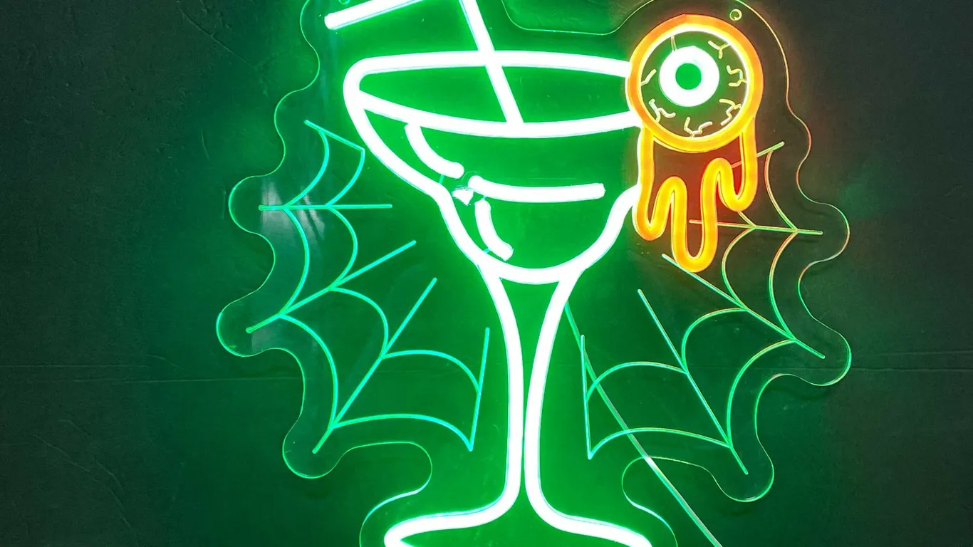 Spooky Martini Glass with Spiderweb and Eyeball LED Neon Style Light (T5)