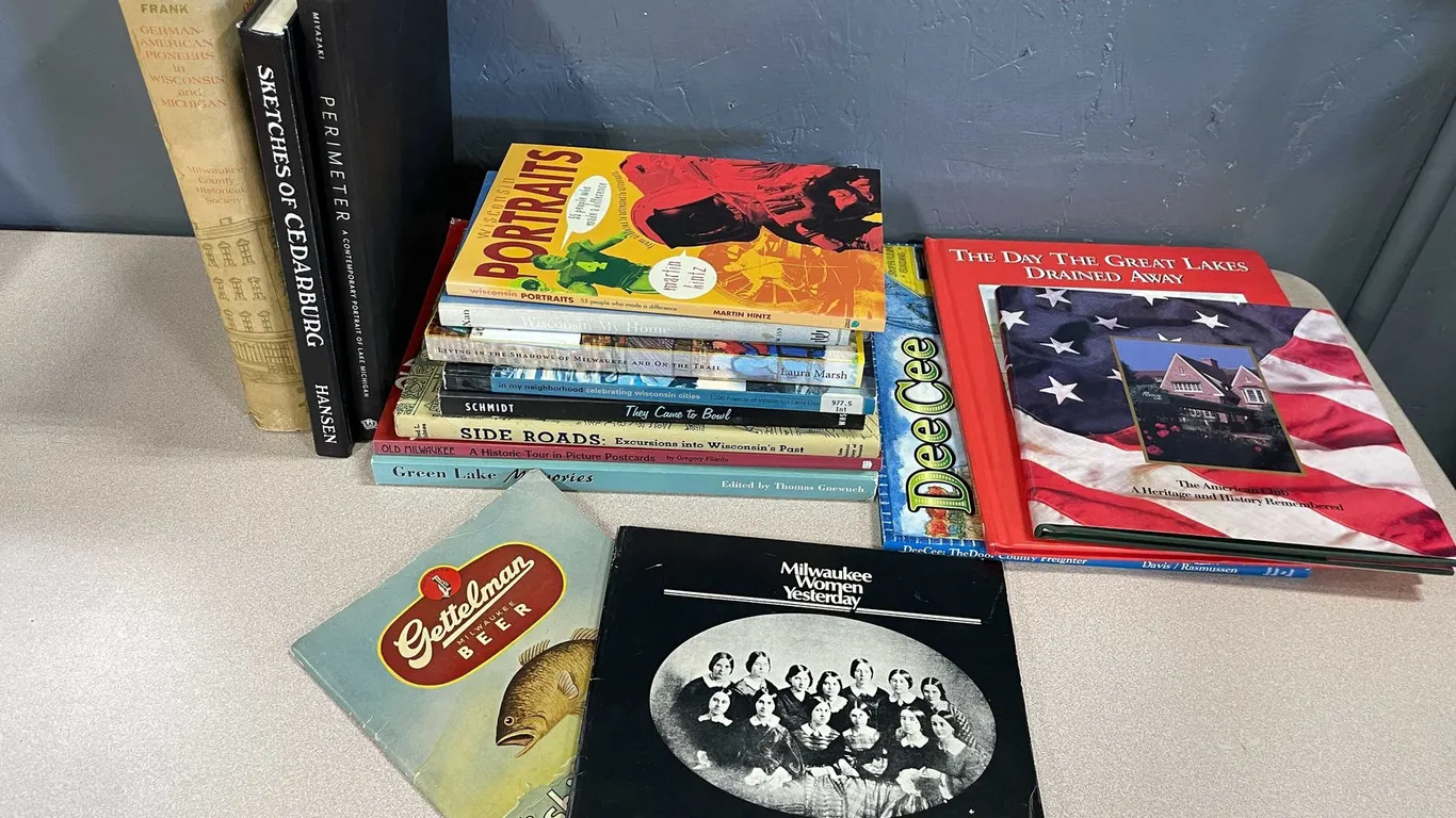 Box of Wisconsin Books (T3)