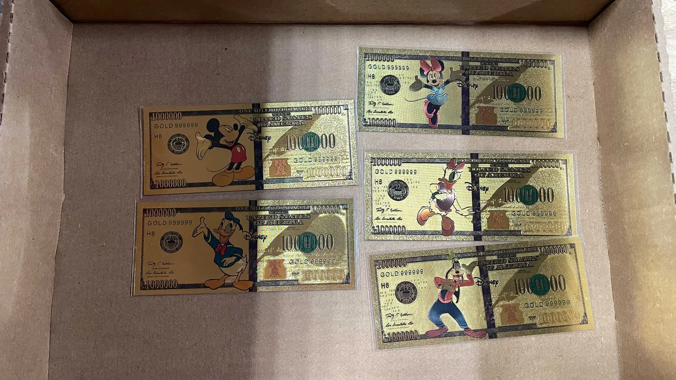 Mickey Mouse and Friends Gold Foil Banknotes Set (T5)