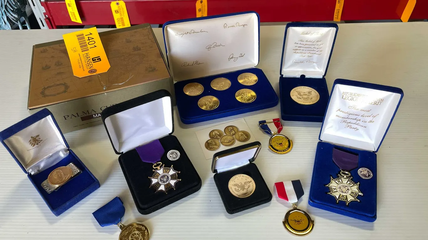 Republican Party Medals and Presidents Display (FR-1)