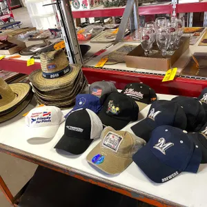 Straw Cowboy Hats and Baseball Hats (T4)