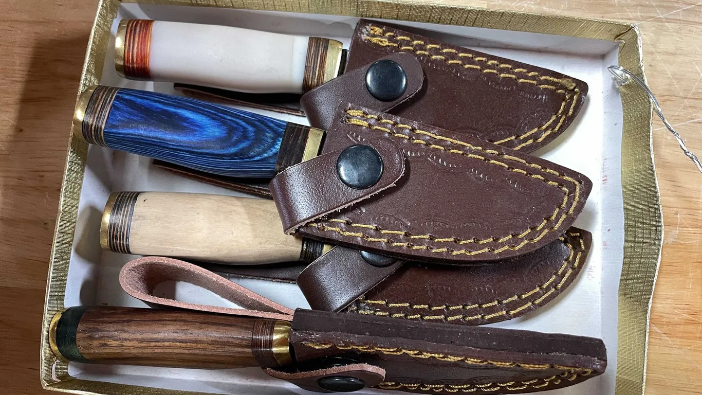 Hand Forged Damascus Steel Skinner Knives with Sheaths (T5)