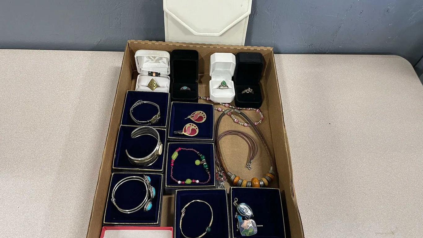 Vintage Southwestern Jewelry (T3)