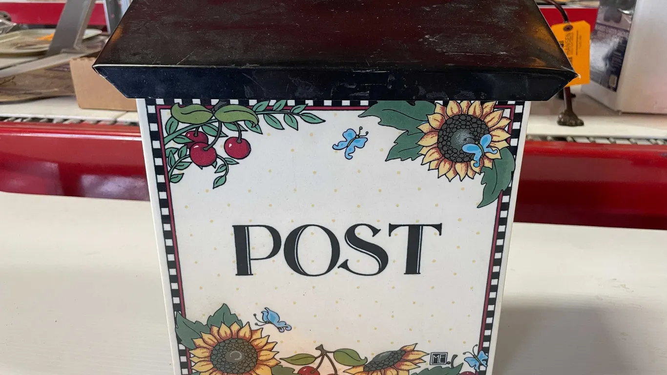 Santa Barbara Pottery Post Box (T5)