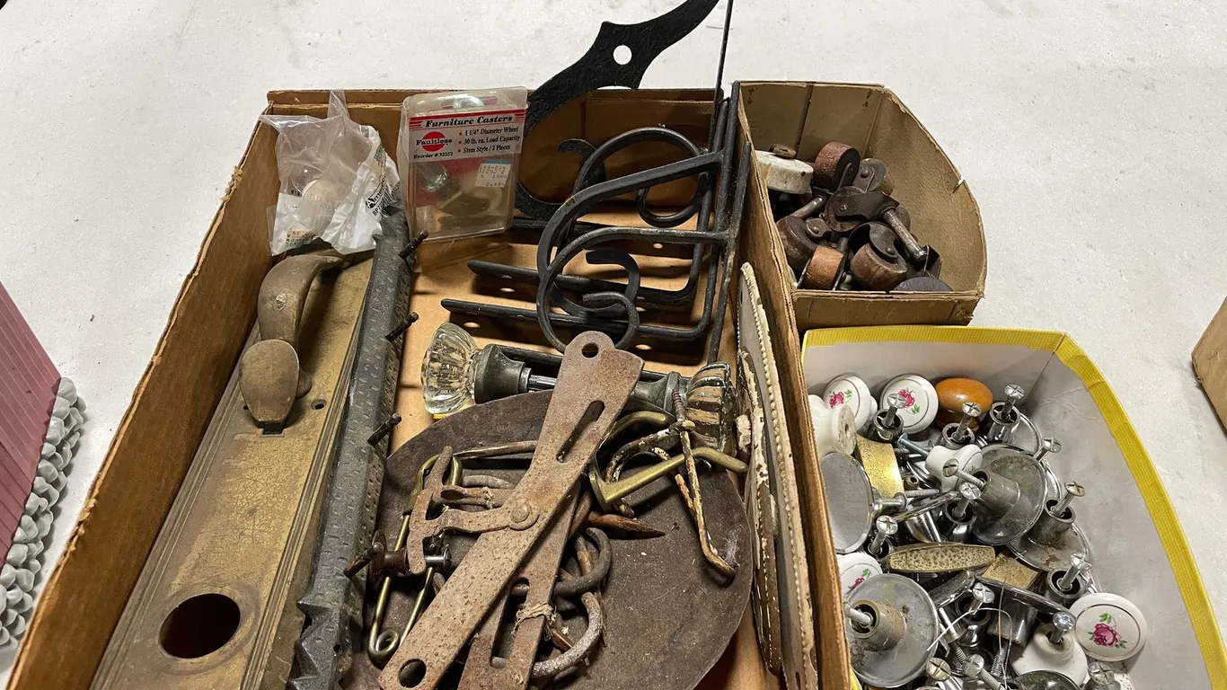 Vintage Hardware (T2)