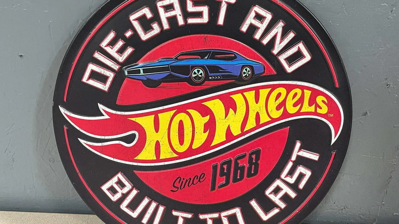 Hot Wheels Die Cast Built To Last Metal Sign (T3)
