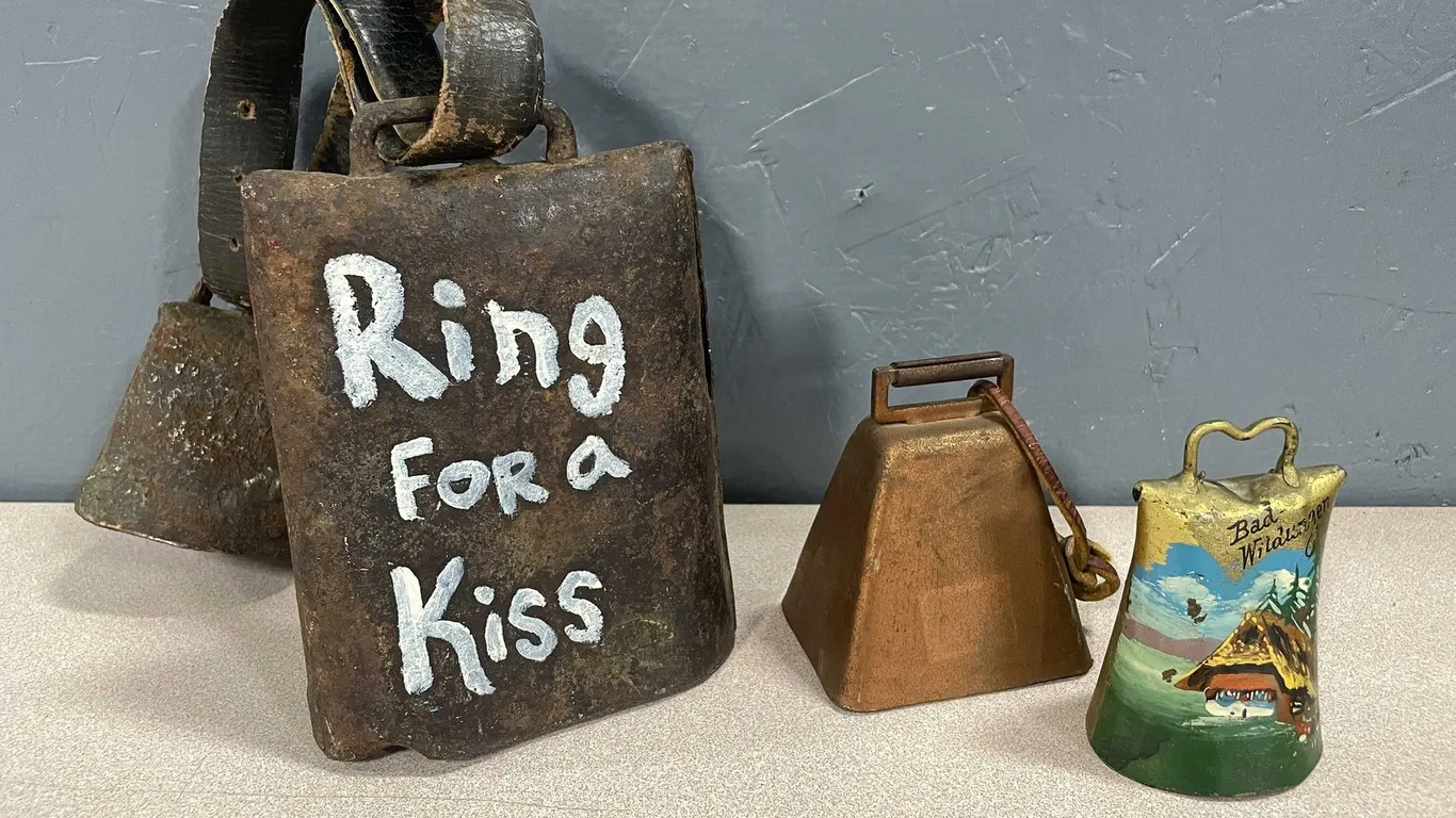 Vintage Cowbells (T4)