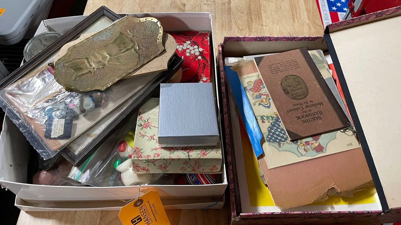 Box of Misc. Vintage Items (T3)
