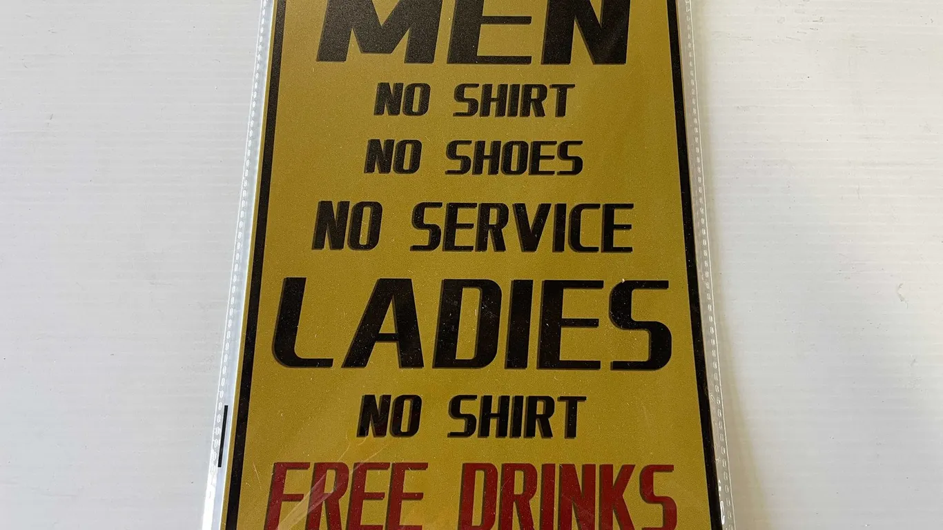 Ladies No Shirt Free Drinks Metal Sign (T5)