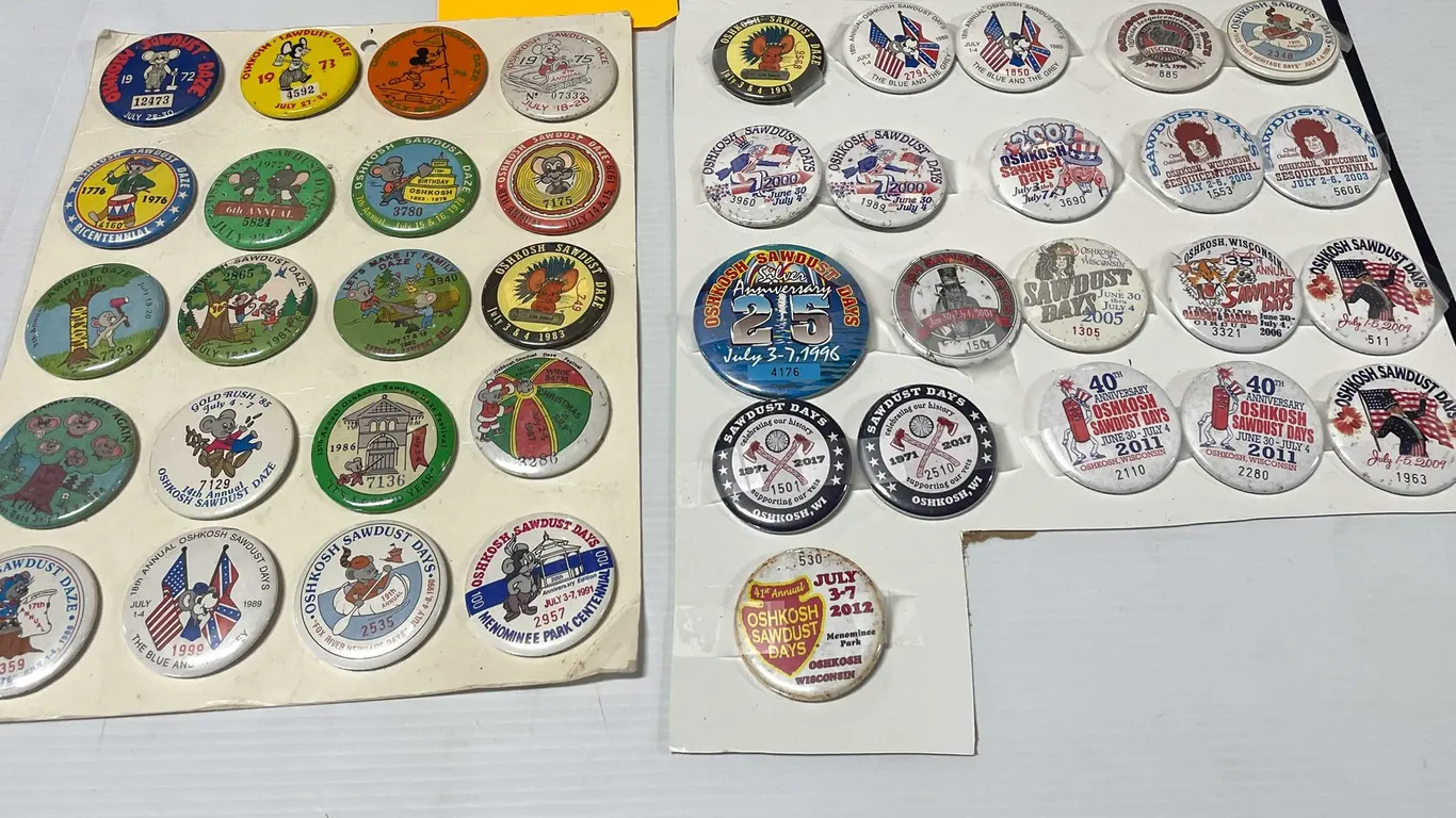Sawdust Days Buttons (T5)
