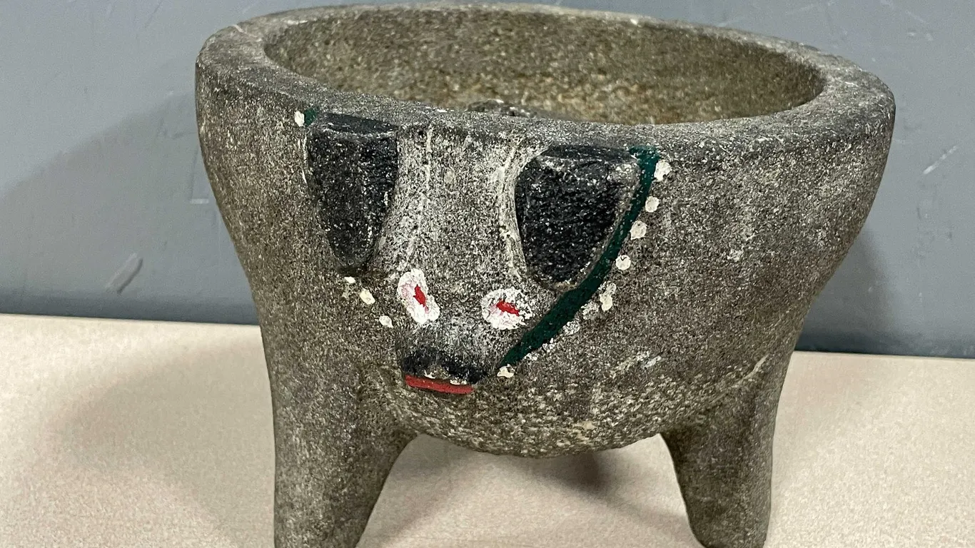 Vintage Mexican Molcajete with Pestle (T3)