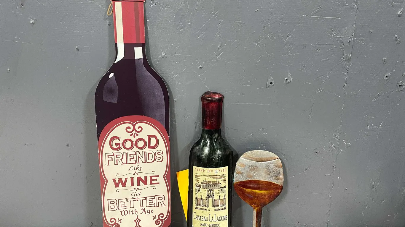 Good Friends Wine Metal Signs (T4)