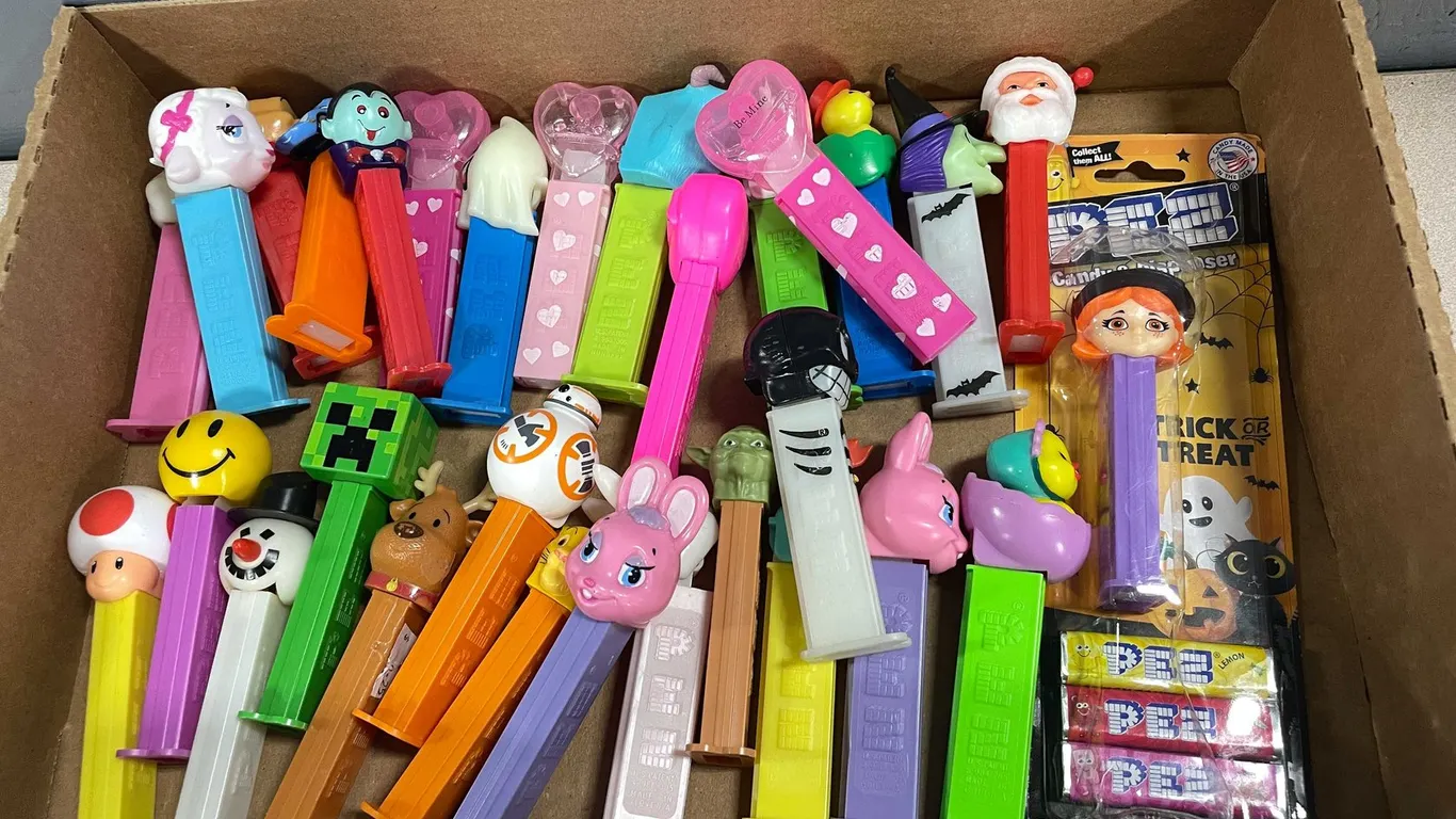 PEZ Dispensers (T4)