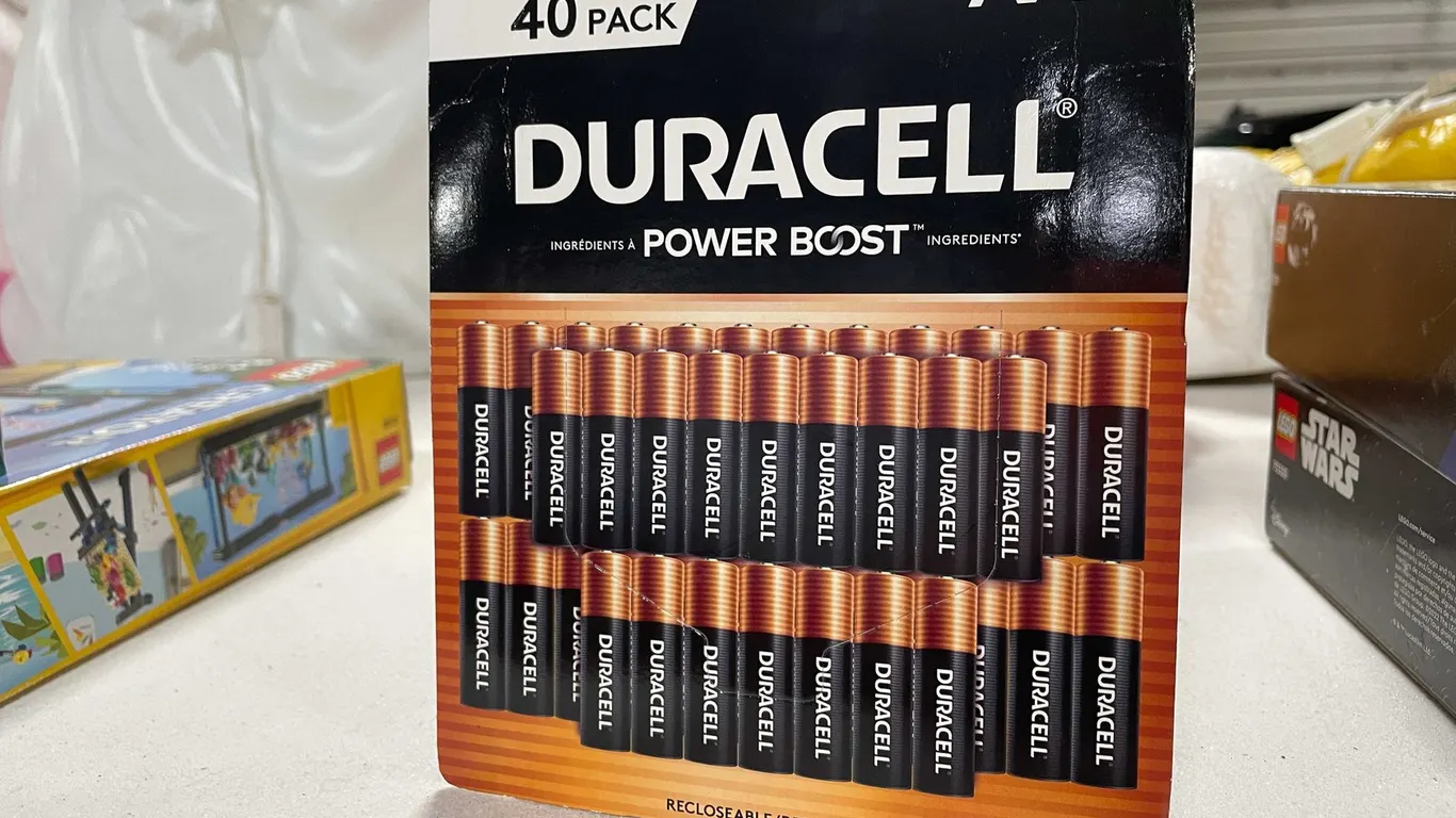 New Duracell AA Batteries (T3)