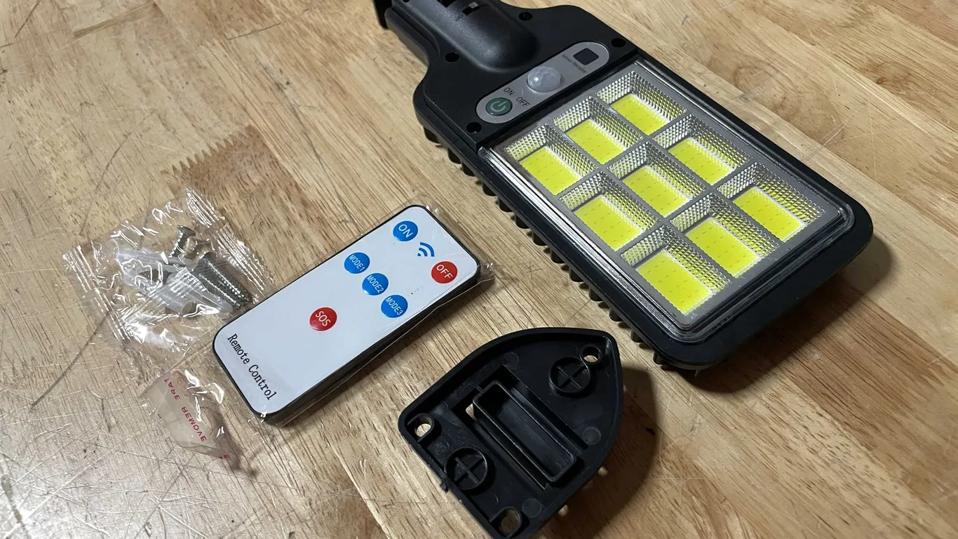 Solar Powered LED Street Lamp (T3)