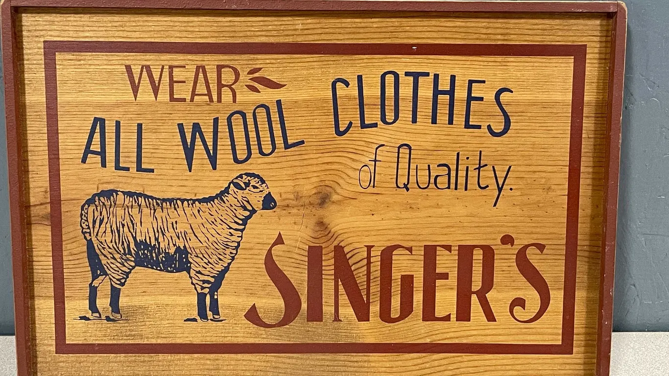 Vintage Singer All Wool Clothes Wooden Advertising Sign with Sheep (T4)