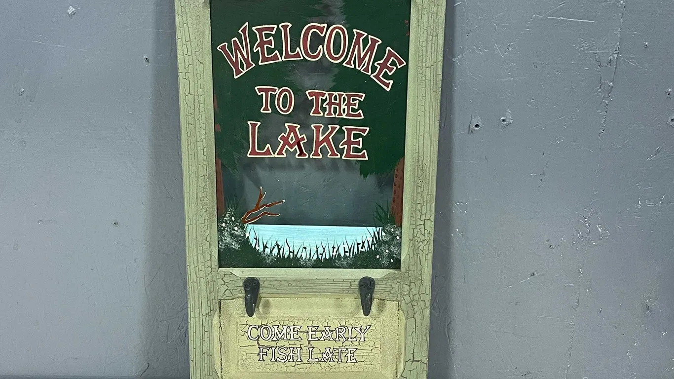 Vintage Welcome To The Lake Coat Holder (T4)