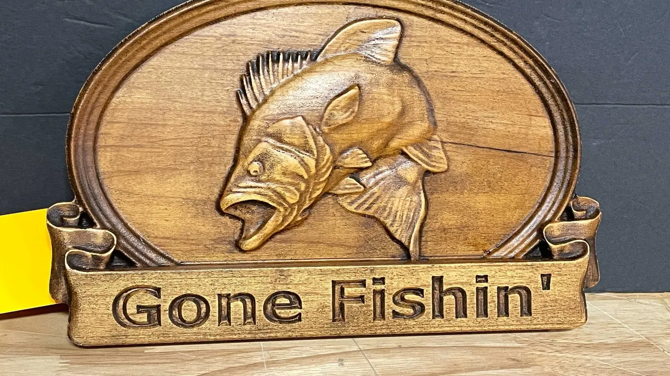 Vintage Wooden Gone Fishin Sign (T5)