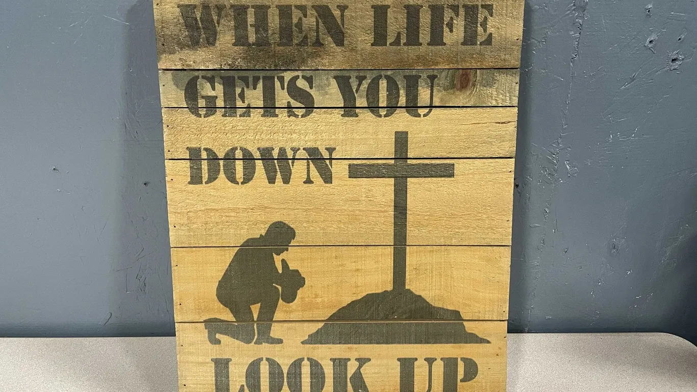 When Life Gets You Down Look Up Wooden Sign (T4)