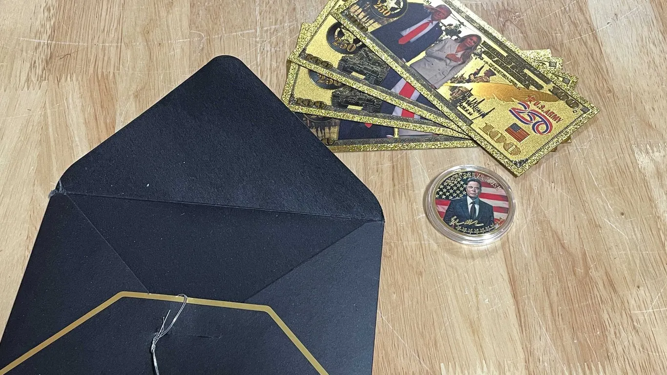 Donald Trump Gold Foil Bills and Elon Musk Coin (T3)
