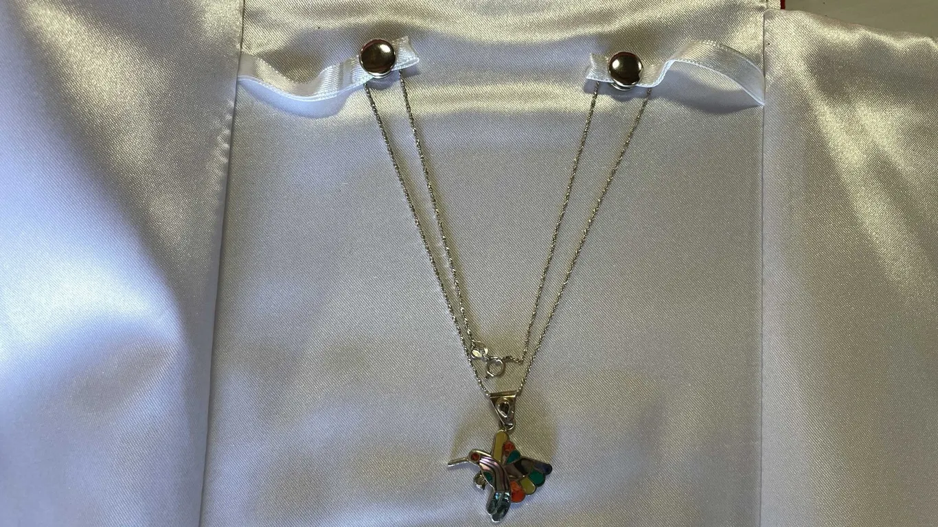Vintage Sterling Silver Necklace with Silver Hummingbird Pendant (FR1)