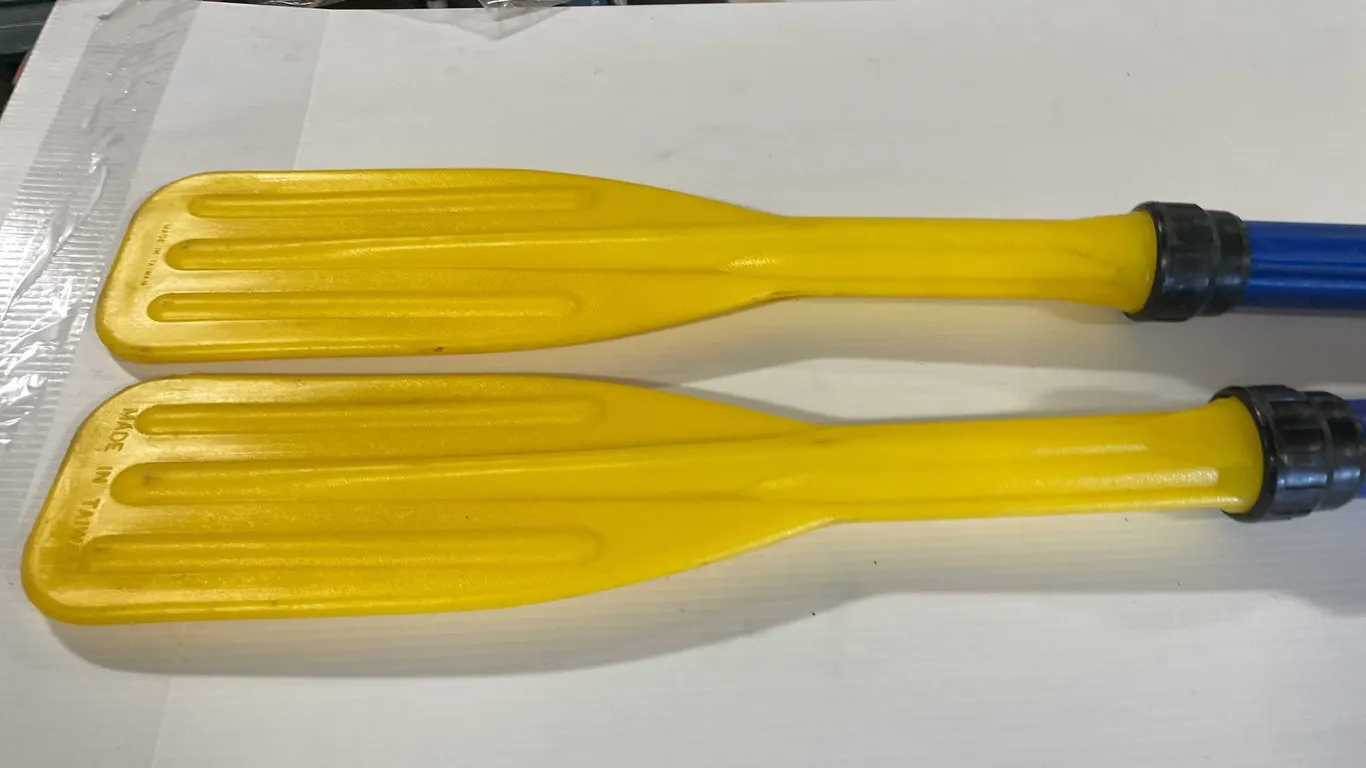 Plastic Boat Oars (T6)