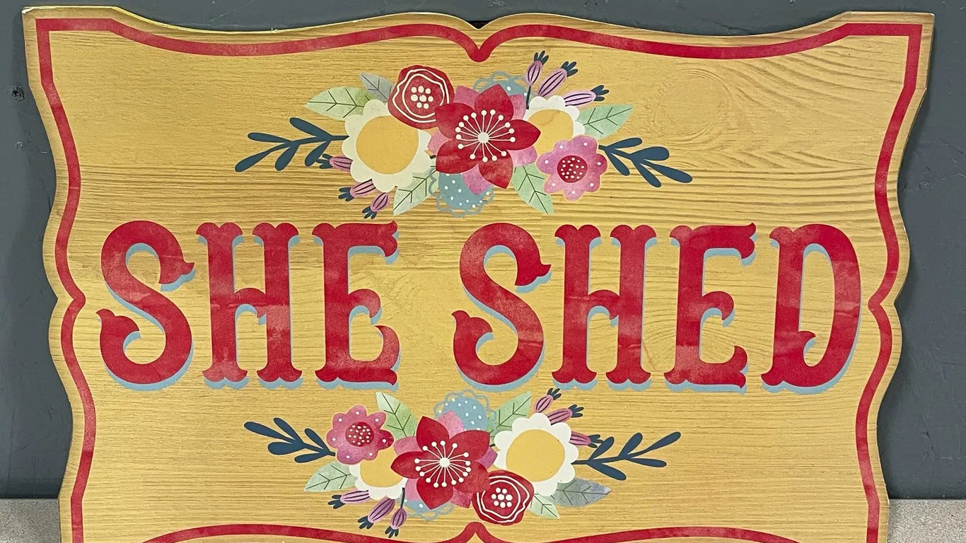 She Shed Wooden Sign (T4)
