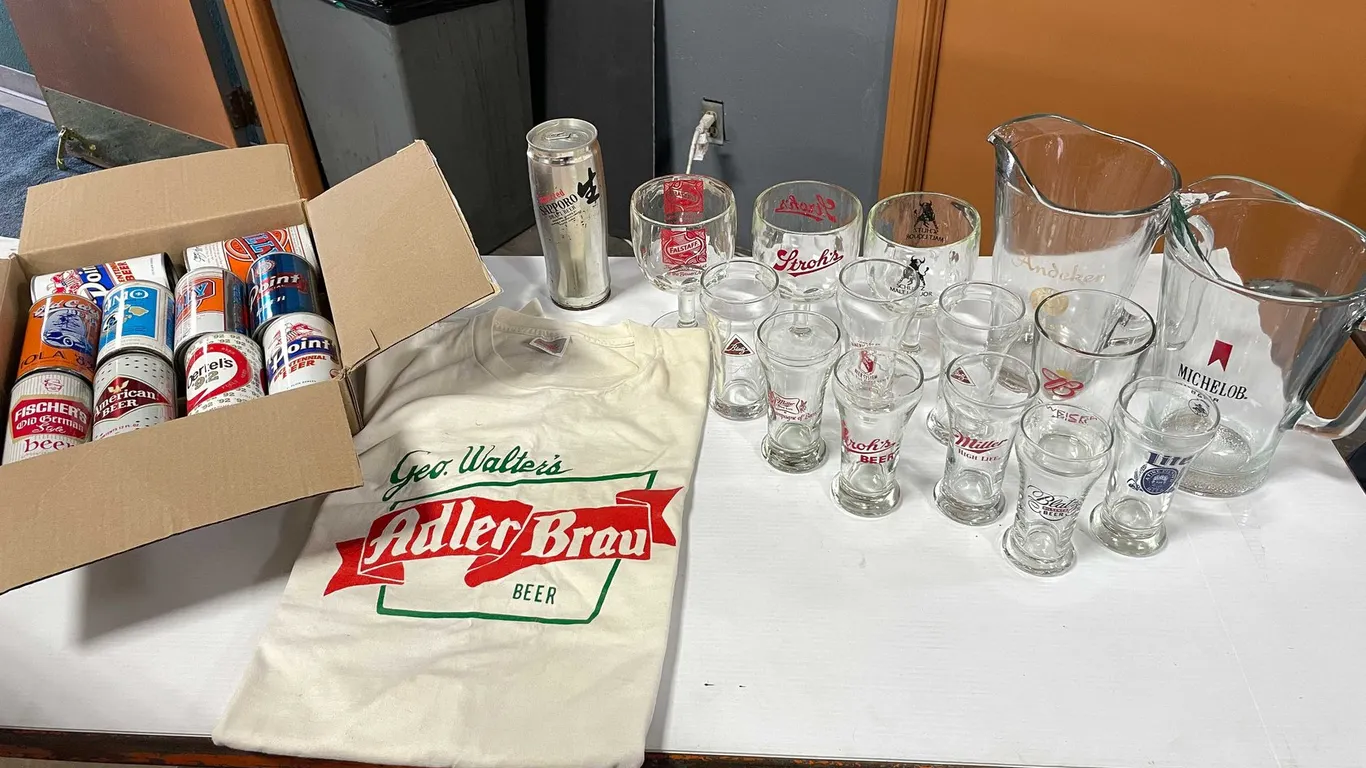 Vintage Beer Collectibles (T5)