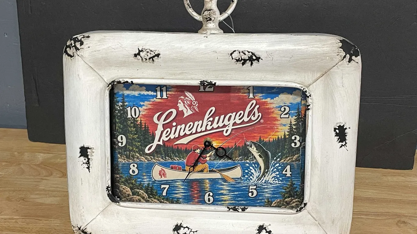 Leinenkugel's Wall or Tabletop Clock (T5)