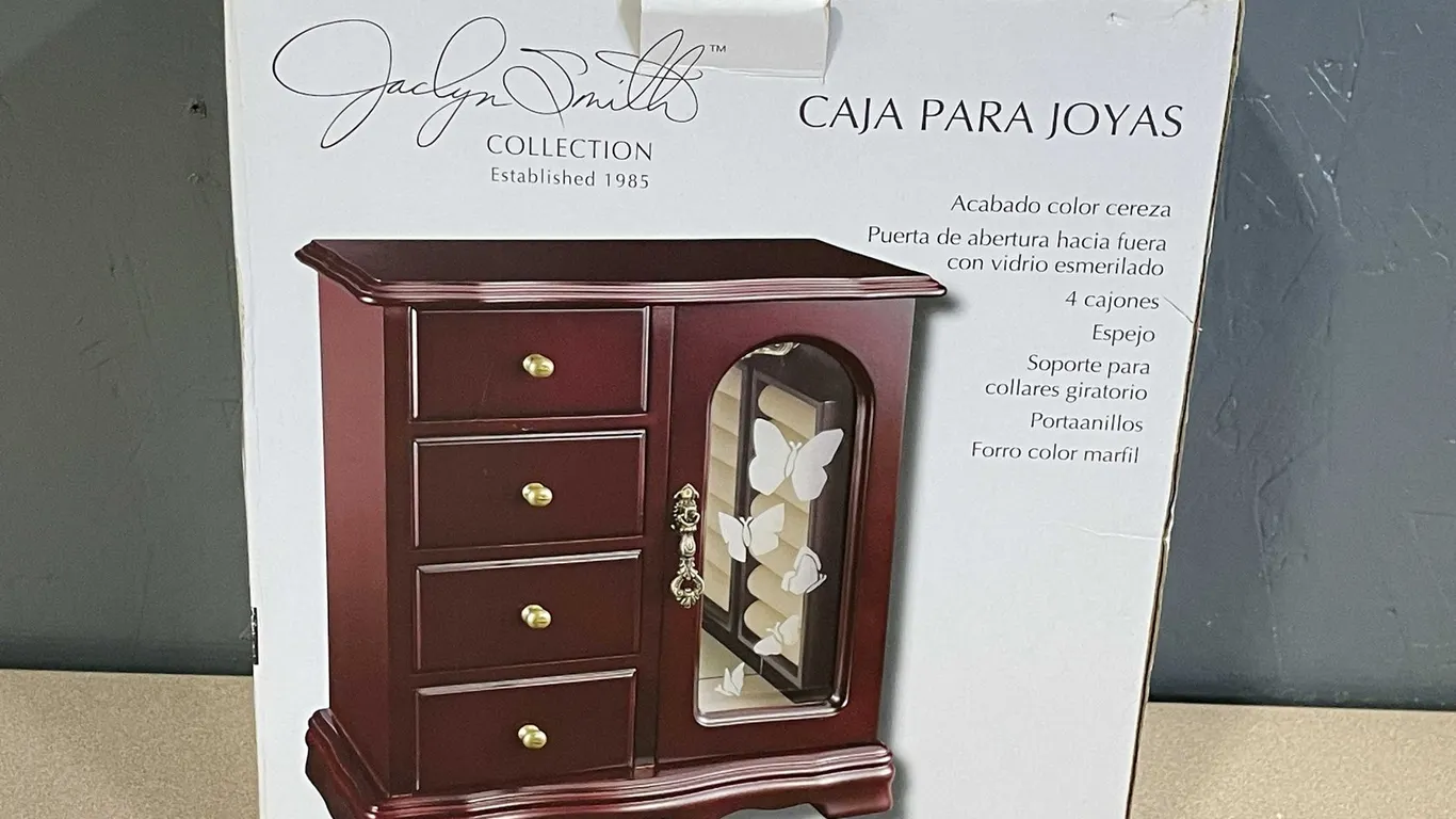 Vintage Jaclyn Smith Jewelry Box (T3)