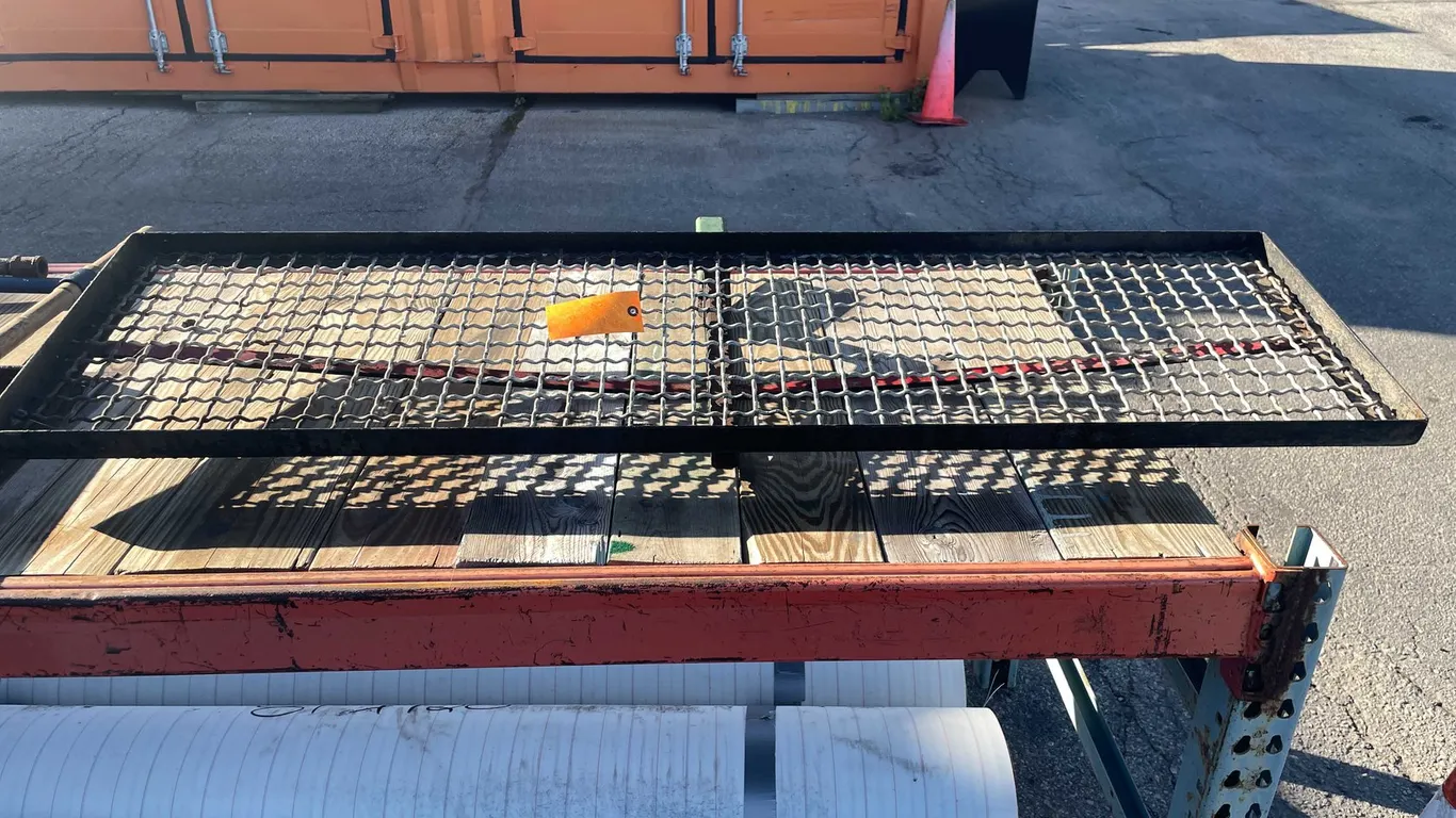 2" Hitch Carrier (04)