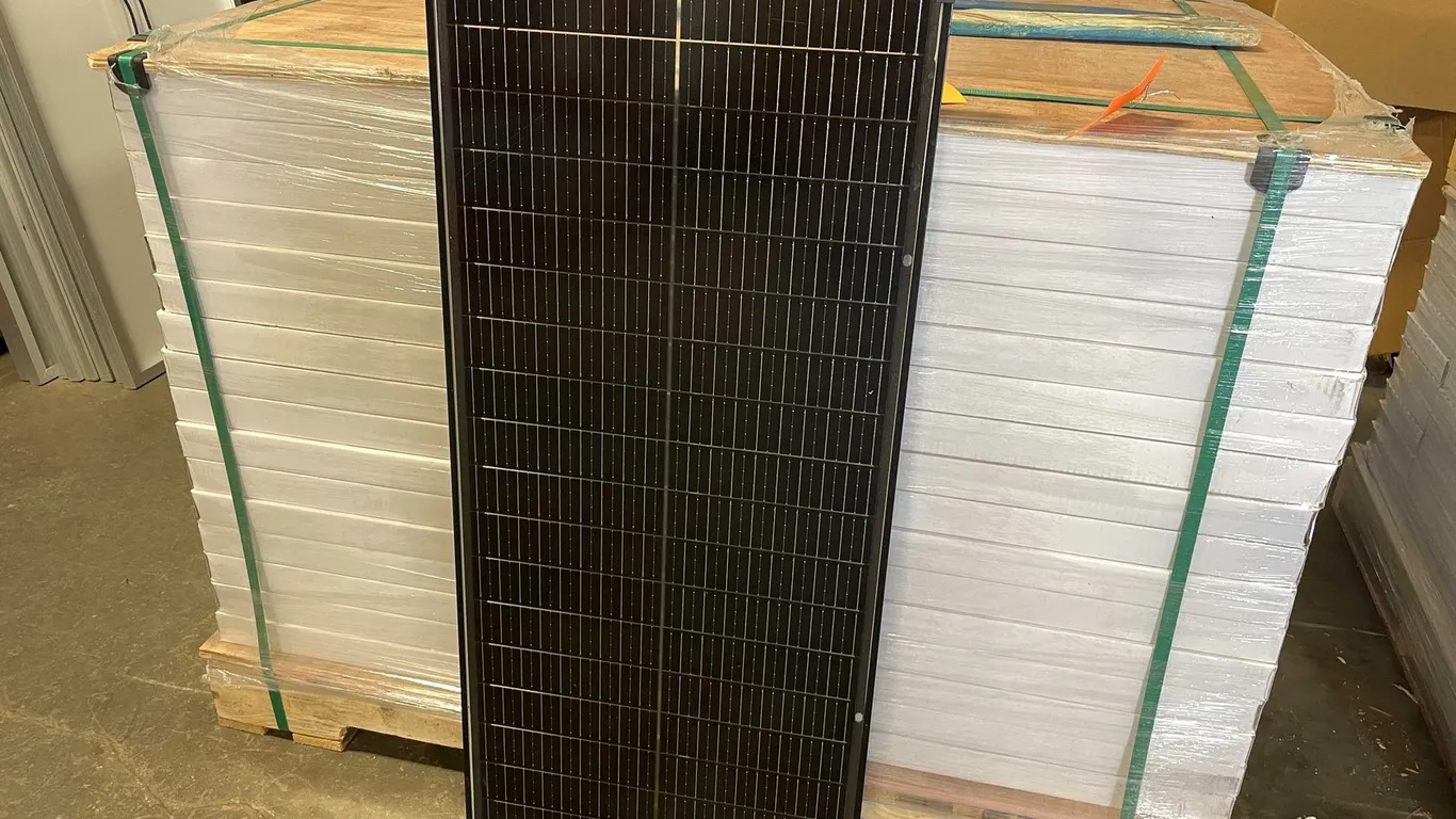 100W Black Solar Panel (CW)