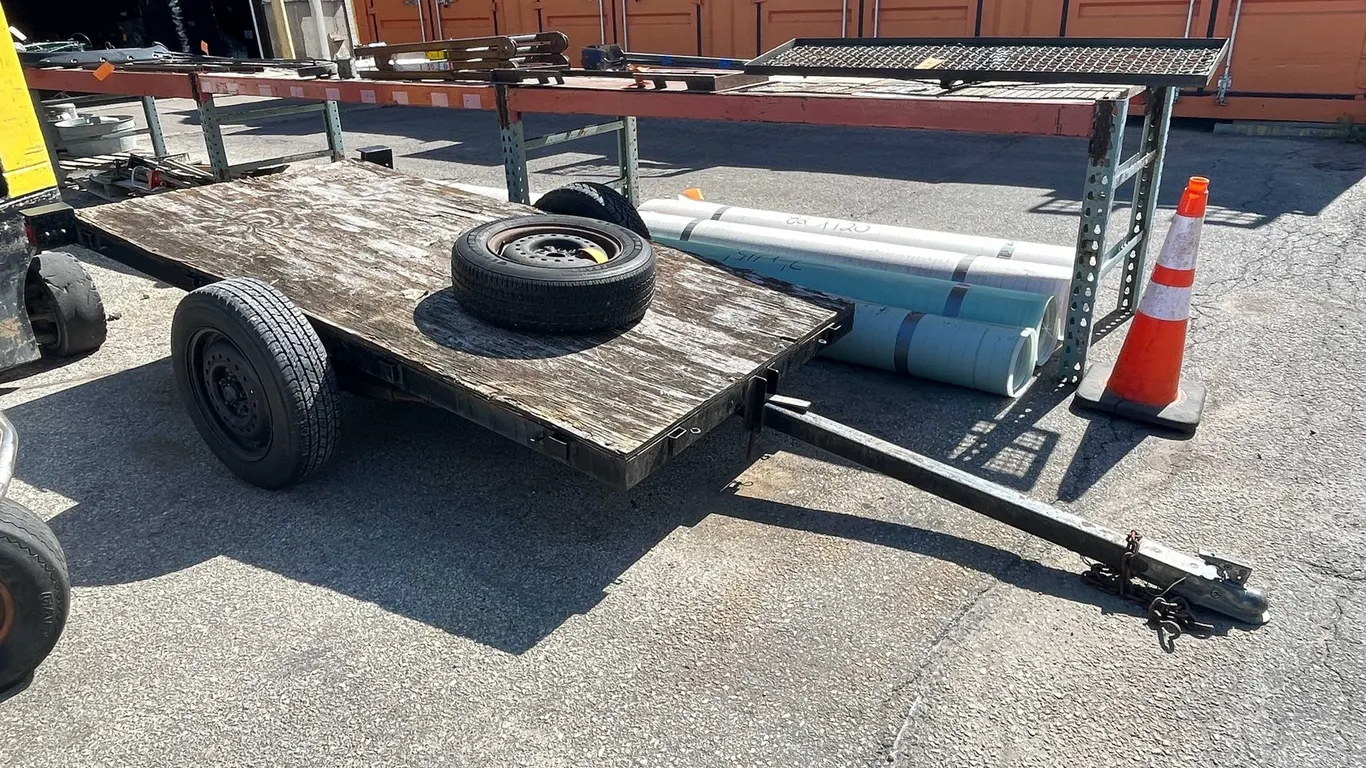 4' x 8' Flatbed Trailer (No Title) (04)