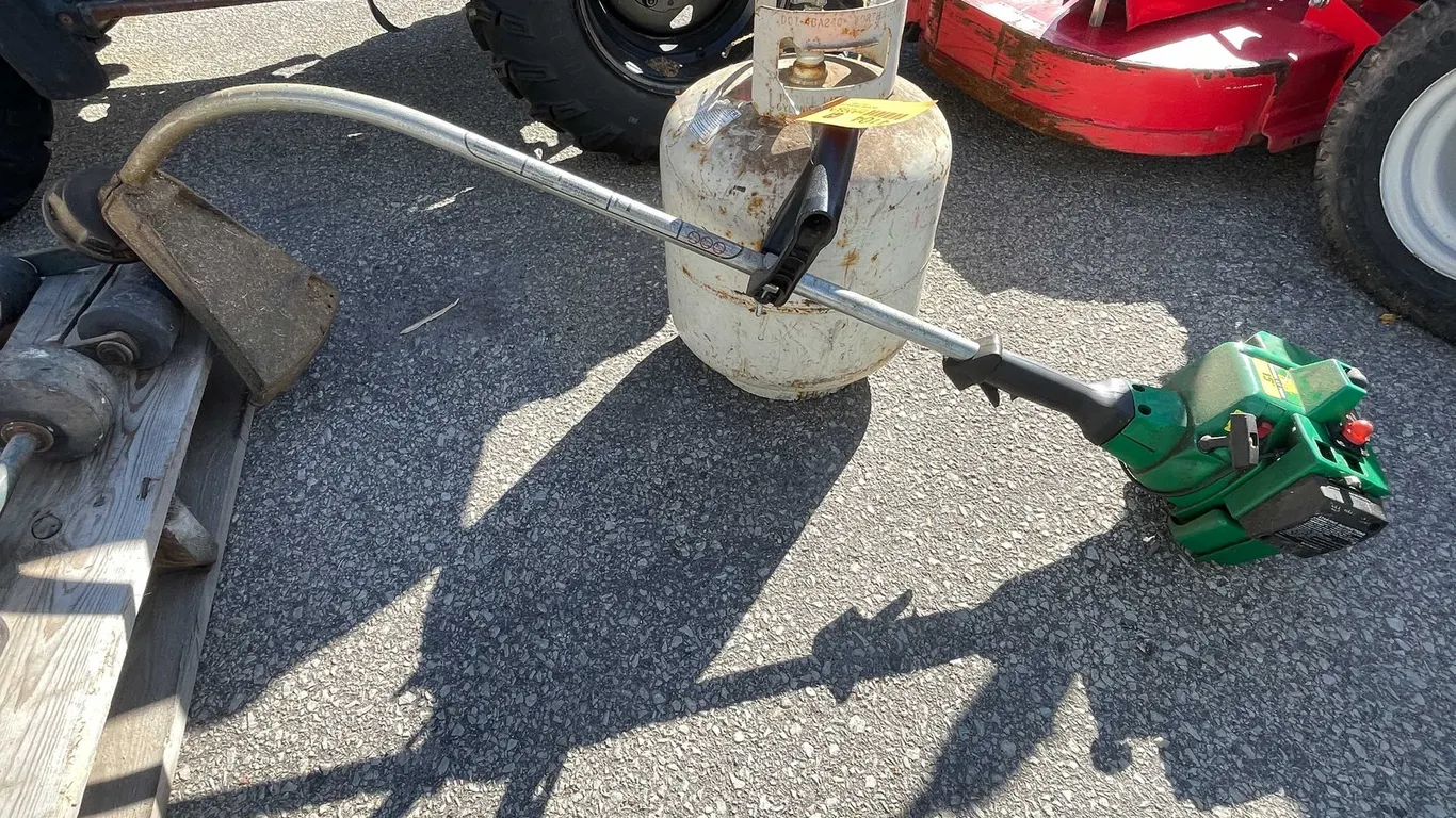 String Trimmer and LP Tank (03)