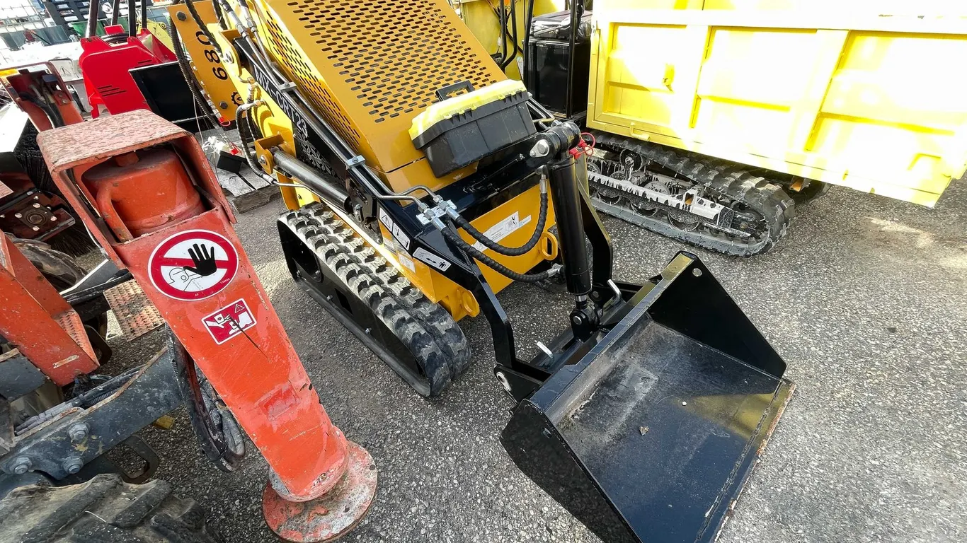 AGT MX-CRT23 Mini Skid Steer
