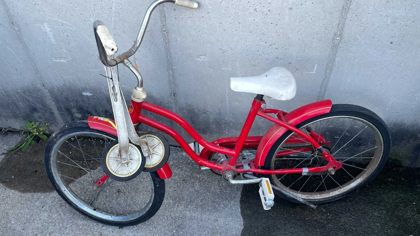 1970s Romper Bike with Training Wheels (03)